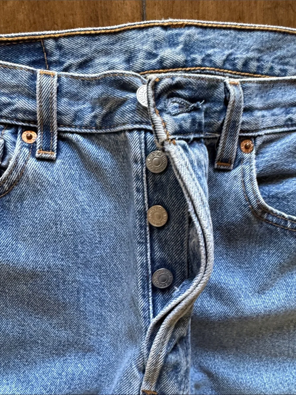Levi's button fly 501- Light Blue Relaxed Fit Men's Jeans 32X30